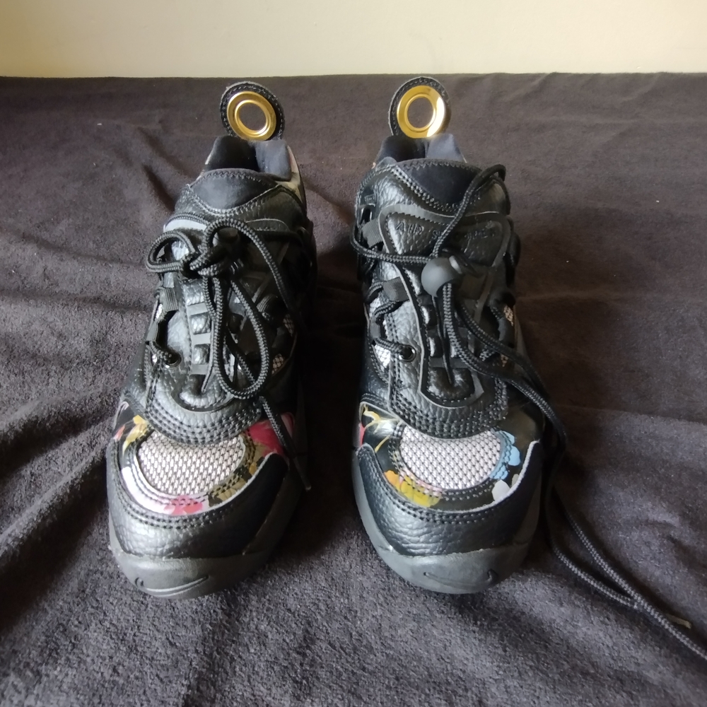 Women's Nike Swoopes Floral Size 5